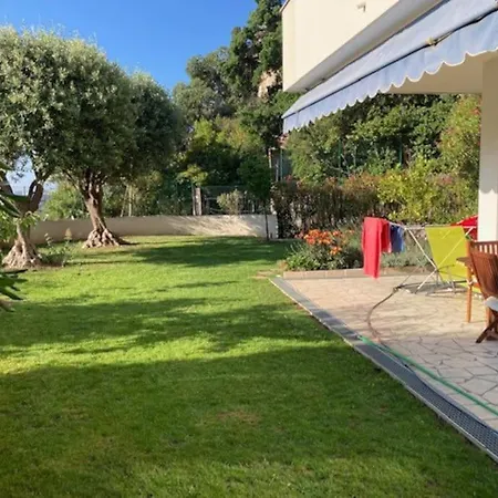 3 Pieces Avec Grand Jardin Apartment